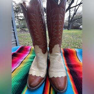 Brown and Cream Vintage 2-Toned Cowhide Cowboy Boots. Made in USA. Size 5.5